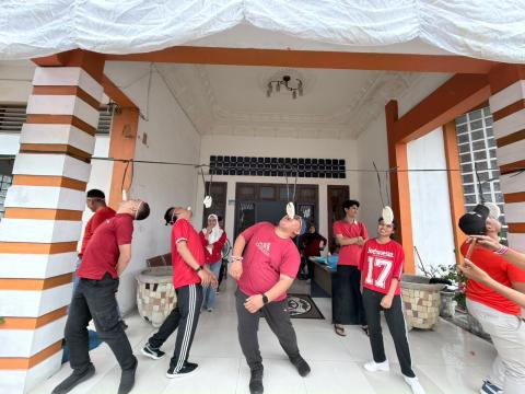 lomba makan kerupik